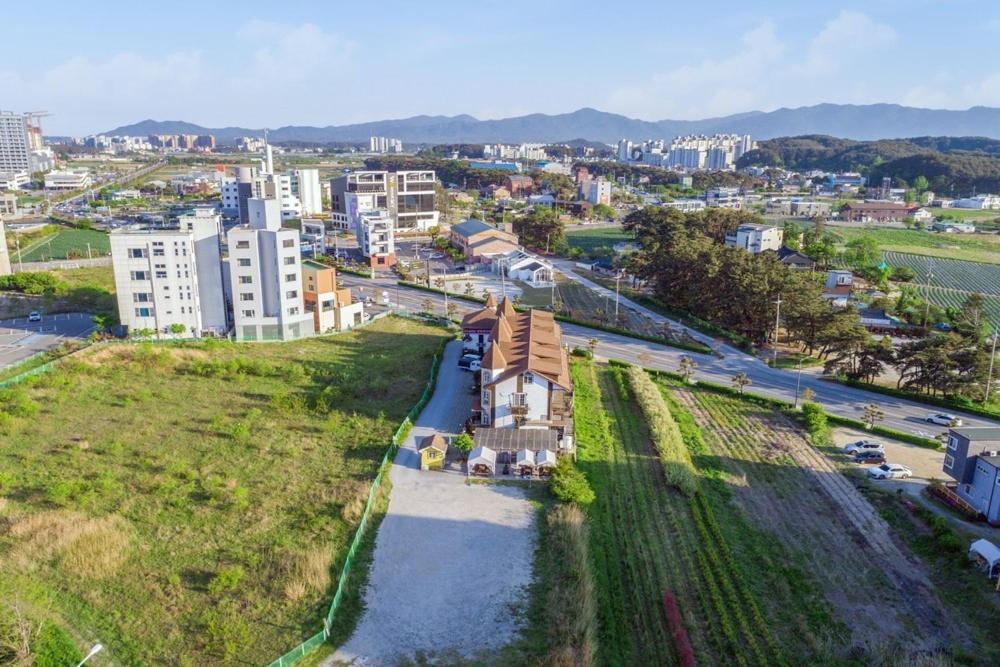 Santa Beach Pension Gangneung Exterior foto